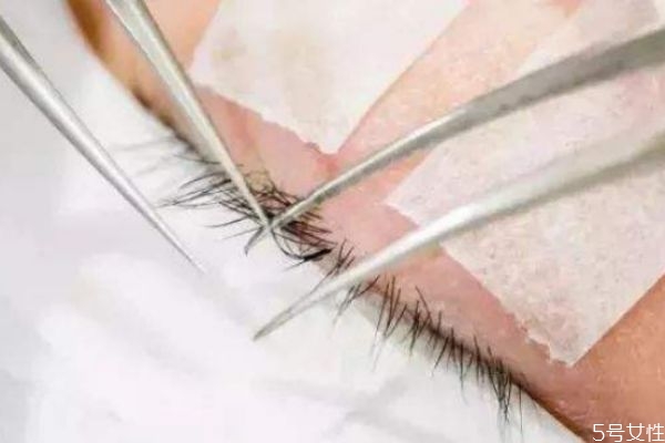 嫁接睫毛單根好還是開花好 嫁接睫毛多長(zhǎng)10還是8