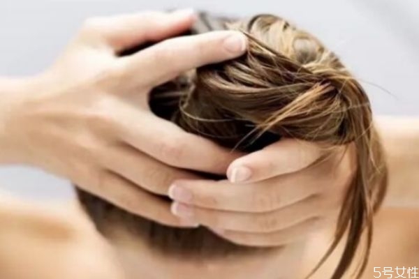 沒有護發(fā)素了用什么讓頭發(fā)柔順 經(jīng)常用護發(fā)素好嗎 沒有護發(fā)素了用什么讓頭發(fā)柔順 經(jīng)常用護發(fā)素好嗎