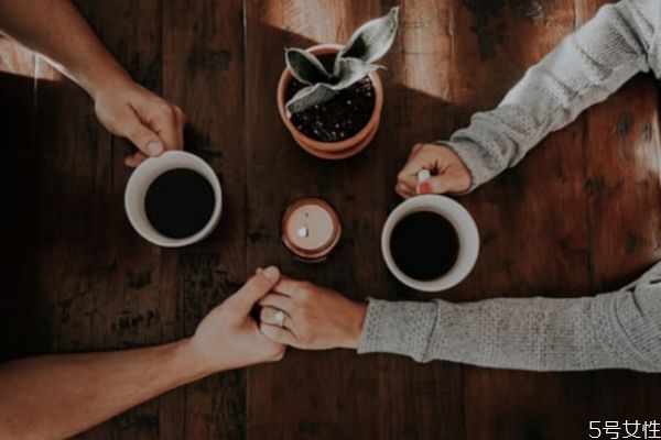 當(dāng)你感覺不到對方的愛 對方不愛你的細節(jié) 當(dāng)你感覺不到對方的愛 對方不愛你的細節(jié)