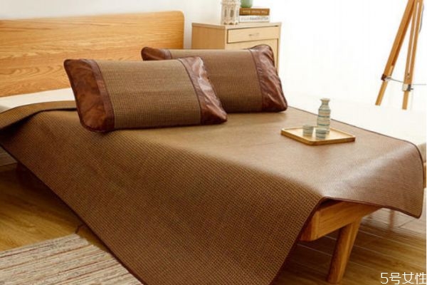 夏天冰絲涼席好還是乳膠墊好 乳膠涼席有什么優(yōu)缺點