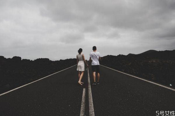 丈夫會(huì)忘掉精神出軌對象嗎 男人精神出軌的癥狀