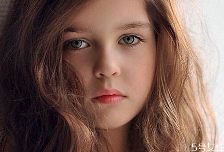 新生女寶寶私處有白色分泌物正常嗎 是怎么回事 新生女寶寶私處有白色分泌物正常嗎 是怎么回事