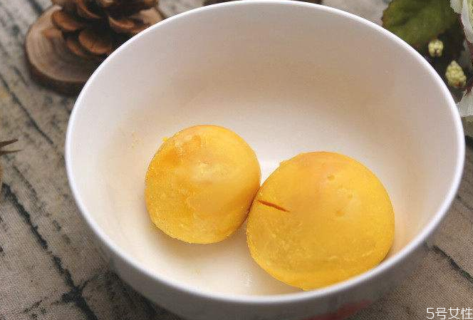 鵝蛋清含膽固醇嗎 鵝蛋清吃了會(huì)長(zhǎng)胖嗎 鵝蛋清含膽固醇嗎 鵝蛋清吃了會(huì)長(zhǎng)胖嗎