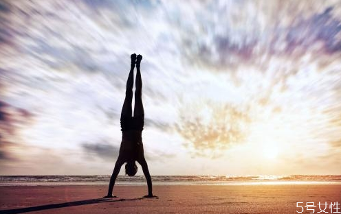 倒立對(duì)痔瘡有用嗎 倒立為什么防止痔瘡 倒立對(duì)痔瘡有用嗎 倒立為什么防止痔瘡