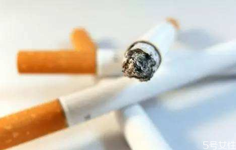 為什么抽煙會(huì)讓牙齒變黃 抽煙牙黃怎么變白 為什么抽煙會(huì)讓牙齒變黃 抽煙牙黃怎么變白