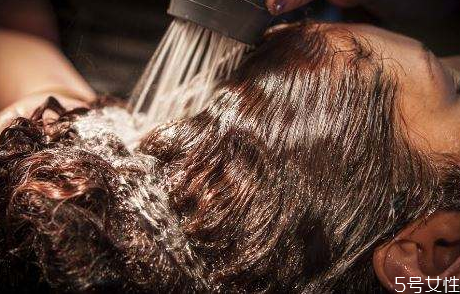 理發(fā)店洗發(fā)水為什么超市買不到 理發(fā)店洗發(fā)水經常用好嗎 理發(fā)店洗發(fā)水為什么超市買不到 理發(fā)店洗發(fā)水經常用好嗎