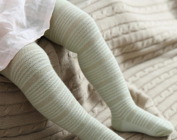 新生兒小腿彎曲正常嗎 新生兒小腿彎曲是怎么回事 新生兒小腿彎曲正常嗎 新生兒小腿彎曲是怎么回事