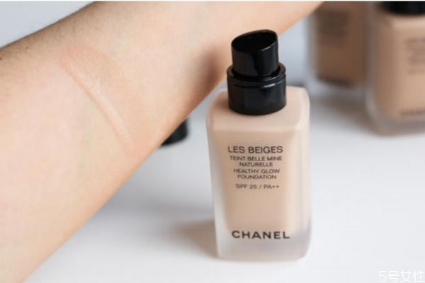 粉底液用多了傷皮膚么 用粉底對(duì)皮膚傷害大嗎 粉底液用多了傷皮膚么 用粉底對(duì)皮膚傷害大嗎