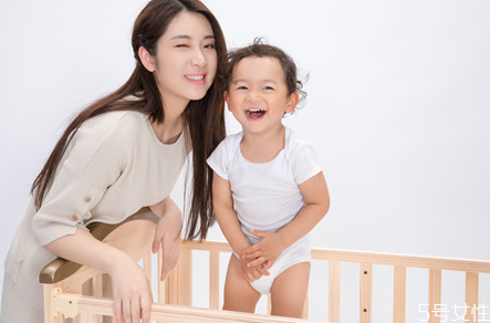 寶寶頭發(fā)長(zhǎng)得不均勻怎么回事 寶寶頭發(fā)黃吃什么能變黑 寶寶頭發(fā)長(zhǎng)得不均勻怎么回事 寶寶頭發(fā)黃吃什么能變黑