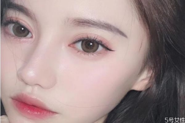 浮粉的產生原因是什么 臉上浮粉怎么臨時補救