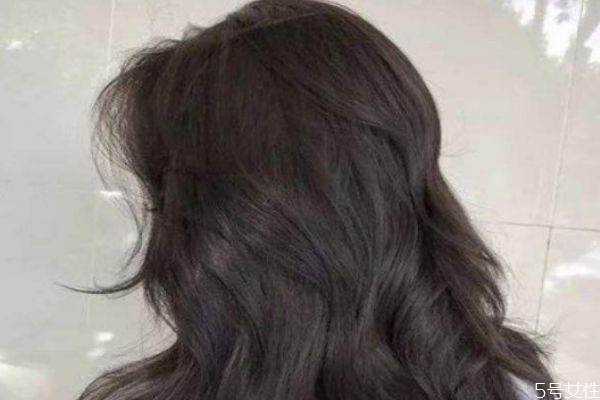 黑茶發(fā)色掉色后會變黃嗎 黑茶色掉色以后是什么顏色 黑茶發(fā)色掉色后會變黃嗎 黑茶色掉色以后是什么顏色