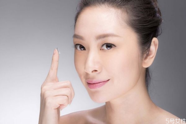 美瞳怎么用鑷子取下來 美瞳取下來要怎么處理 美瞳怎么用鑷子取下來 美瞳取下來要怎么處理