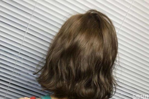 蛋蛋卷怎么燙 蛋蛋卷燙發(fā)上杠方法 蛋蛋卷怎么燙 蛋蛋卷燙發(fā)上杠方法