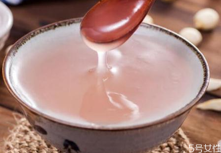 葛根粉熬好以后是什么顏色 葛根粉沖不成糊狀是不是假的 葛根粉熬好以后是什么顏色 葛根粉沖不成糊狀是不是假的