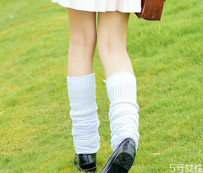 哪個長度的jk襪顯腿細 小腿粗的女生穿jk制服時適合哪種襪子 哪個長度的jk襪顯腿細 小腿粗的女生穿jk制服時適合哪種襪子