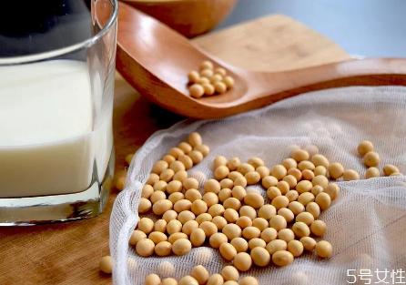 破壁機可以打豆?jié){嗎 榨汁機和破壁機有什么區(qū)別