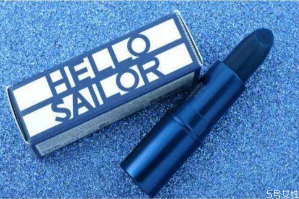 經(jīng)常涂有色唇膏好嗎 涂變色唇膏要卸妝嗎