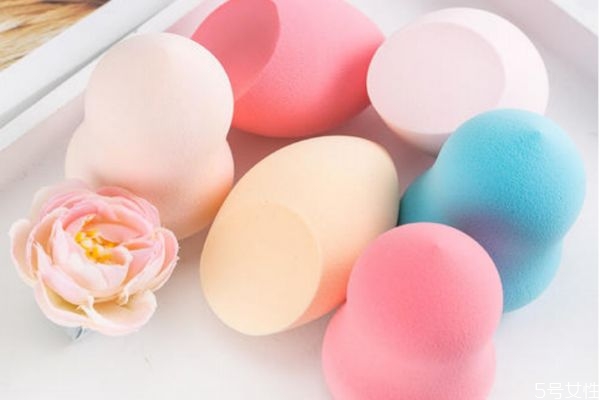 葫蘆蛋粉撲的作用是什么 葫蘆蛋怎么用粉底液 葫蘆蛋粉撲的作用是什么 葫蘆蛋怎么用粉底液