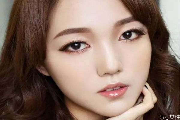 貓眼妝怎么畫 怎么畫小貓妝容 貓眼妝怎么畫 怎么畫小貓妝容