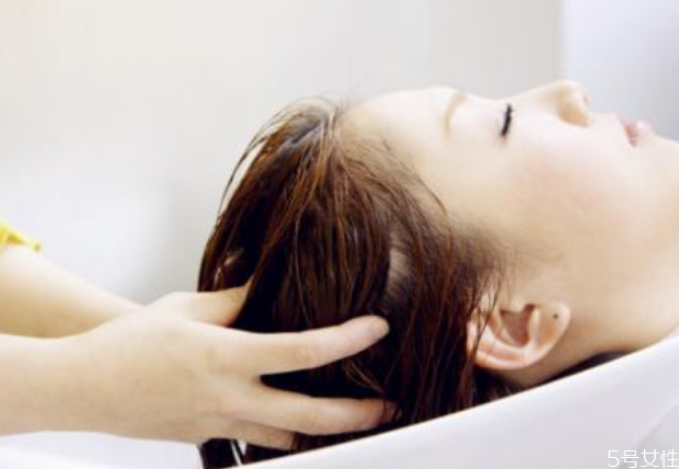 洗衣粉能洗頭發(fā)嗎 用洗衣粉洗頭發(fā)會怎樣 洗衣粉能洗頭發(fā)嗎 用洗衣粉洗頭發(fā)會怎樣