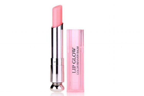 變色唇膏對(duì)嘴唇的危害 潤(rùn)唇膏和變色唇膏的區(qū)別