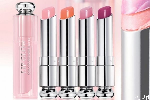 潤唇膏和唇部打底有什么區(qū)別 護唇膏和潤唇膏一樣嗎 潤唇膏和唇部打底有什么區(qū)別 護唇膏和潤唇膏一樣嗎