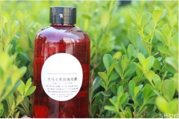 純露直接噴臉好還是濕敷好 純露直接拍臉還是噴臉效果好 純露直接噴臉好還是濕敷好 純露直接拍臉還是噴臉效果好