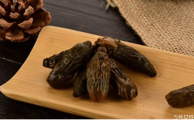 檳榔吃多了會(huì)怎么樣 檳榔放在啤酒里面有什么效果 檳榔吃多了會(huì)怎么樣 檳榔放在啤酒里面有什么效果