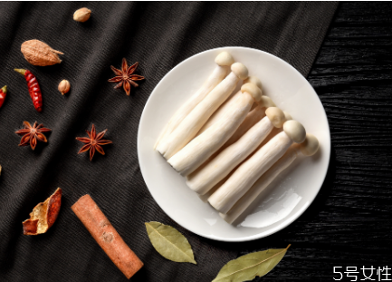 雞腿菇為什么炒出來苦 雞腿菇要煮多久才能熟 雞腿菇為什么炒出來苦 雞腿菇要煮多久才能熟