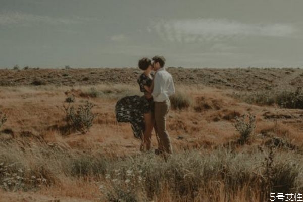 丈夫不愛妻子表現(xiàn) 一個(gè)男人對(duì)你狠心原因 丈夫不愛妻子表現(xiàn) 一個(gè)男人對(duì)你狠心原因