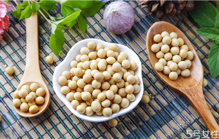 小孩喝豆?jié){要加糖嗎 小孩喝豆?jié){的好處和壞處 小孩喝豆?jié){要加糖嗎 小孩喝豆?jié){的好處和壞處