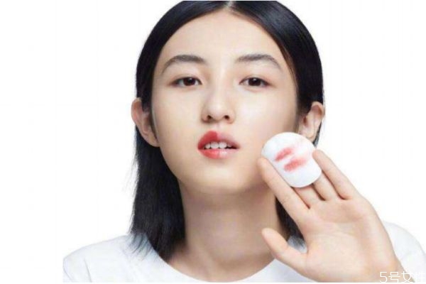 防水口紅對(duì)身體有沒(méi)有害 口紅掉了還需不需要卸妝 防水口紅對(duì)身體有沒(méi)有害 口紅掉了還需不需要卸妝