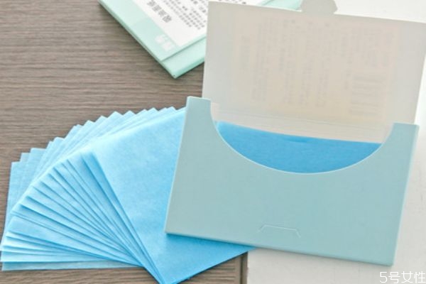 吸油紙會吸走護(hù)膚品嗎 臉上長痘用吸油紙好嗎
