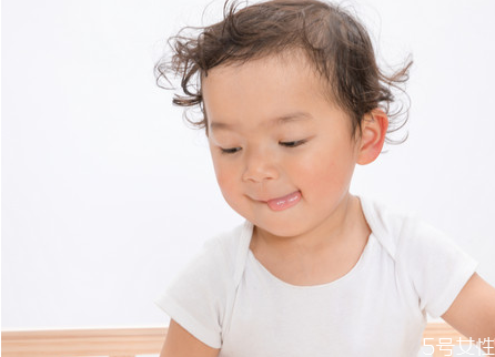 小孩蛔蟲病怎么治 小孩蛔蟲病的癥狀有哪些 小孩蛔蟲病怎么治 小孩蛔蟲病的癥狀有哪些