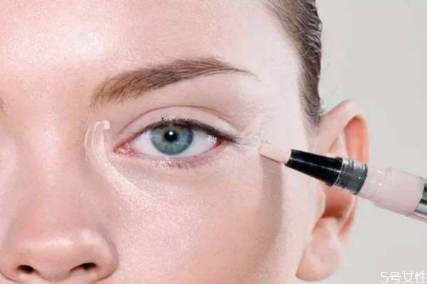 遮暇可以涂滿臉部嗎 遮瑕怎么用能遮住斑點(diǎn) 遮暇可以涂滿臉部嗎 遮瑕怎么用能遮住斑點(diǎn)