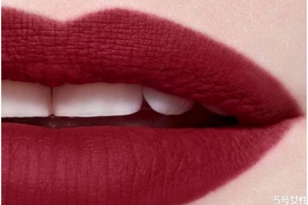 怎樣涂啞光口紅不干 如何正確涂啞光口紅 怎樣涂啞光口紅不干 如何正確涂啞光口紅