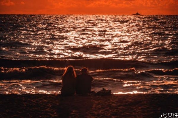 女人出軌說(shuō)謊最準(zhǔn)的表現(xiàn) 女人出軌了最常說(shuō)的話