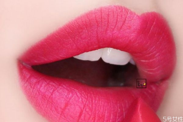 一支口紅正常使用可以用多久 口紅可以用四五年嗎 一支口紅正常使用可以用多久 口紅可以用四五年嗎