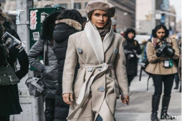 貝雷帽怎么把頭發(fā)藏在里邊 貝雷帽適合怎么扎頭發(fā) 貝雷帽怎么把頭發(fā)藏在里邊 貝雷帽適合怎么扎頭發(fā)