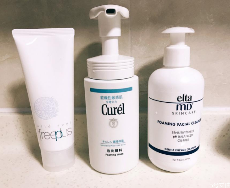 洗面奶洗多久最好 洗面奶洗臉越久越好嗎 洗面奶洗多久最好 洗面奶洗臉越久越好嗎