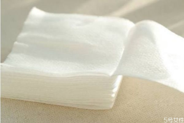 爽膚水用厚的還是薄的化妝棉 為什么護膚要用厚的化妝棉 爽膚水用厚的還是薄的化妝棉 為什么護膚要用厚的化妝棉