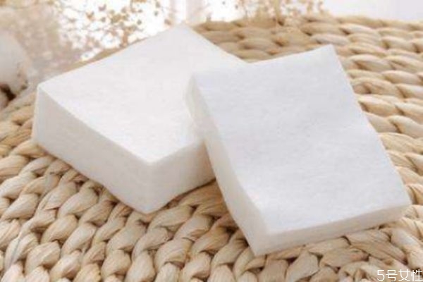 化妝棉可以用來(lái)洗臉嗎 化妝棉去黑頭怎么使用