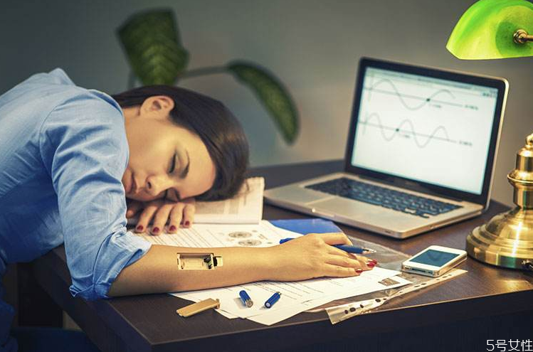 經(jīng)常熬夜會(huì)變胖嗎 減肥期間幾點(diǎn)睡覺(jué)最好