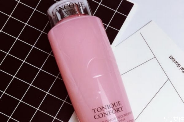 蘭蔻的大粉水用了要卸妝嗎 蘭蔻粉水和普通水有什么區(qū)別 蘭蔻的大粉水用了要卸妝嗎 蘭蔻粉水和普通水有什么區(qū)別