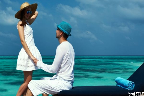 女生讓你追她的暗示 女生等你主動的表現(xiàn)