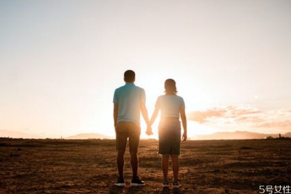 當(dāng)男生開始對你有保護(hù)欲 成熟男人追女人的手段