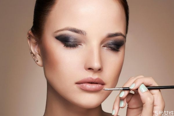 唇部為什么需要防曬 唇部沒防曬會怎樣 唇部為什么需要防曬 唇部沒防曬會怎樣