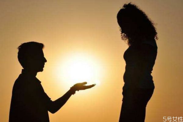 女生讓你追她的暗示 女生等你主動的表現(xiàn)