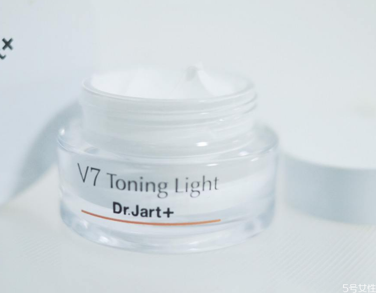 素顏霜可以用清水洗掉嗎 素顏霜會(huì)不會(huì)傷害皮膚