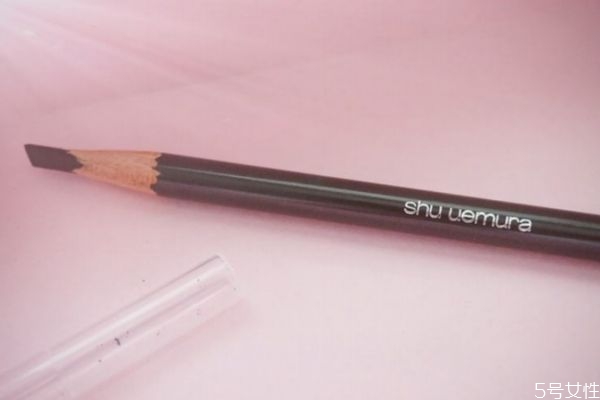 眉筆使用時為什么要削成扁的 眉筆潮了要如何處理 眉筆使用時為什么要削成扁的 眉筆潮了要如何處理